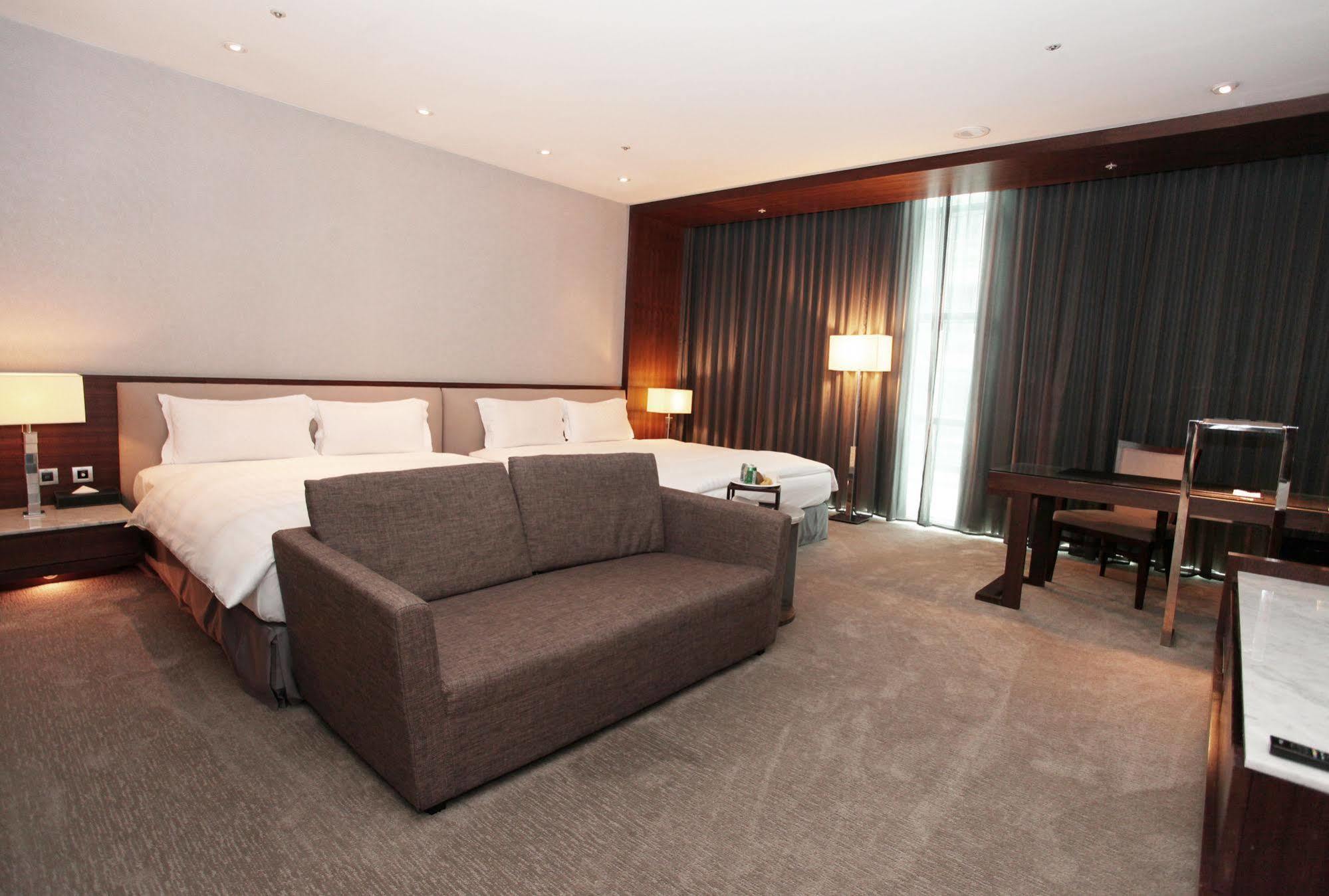 Taipung Suites Tainan Zewnętrze zdjęcie